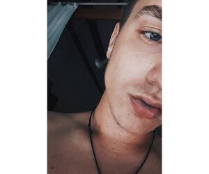 Alguien