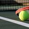 Jugar tennis 