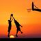 Jugar baloncesto